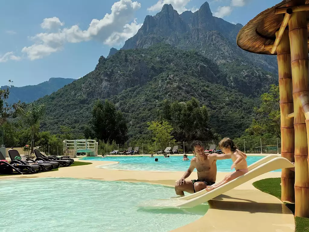 enfants parc aquatique piscine camping Porto Corse